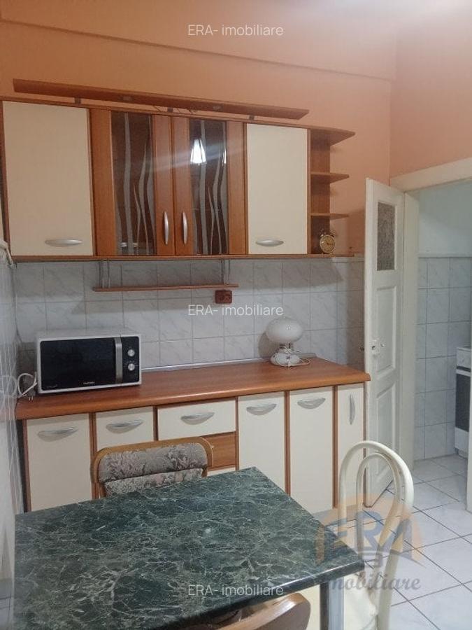 Apartament 3 camere, Centru , Str. Calea Republicii - 6