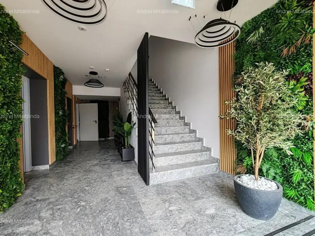 Apartament cu 5 camere decomandat în Titan - 11