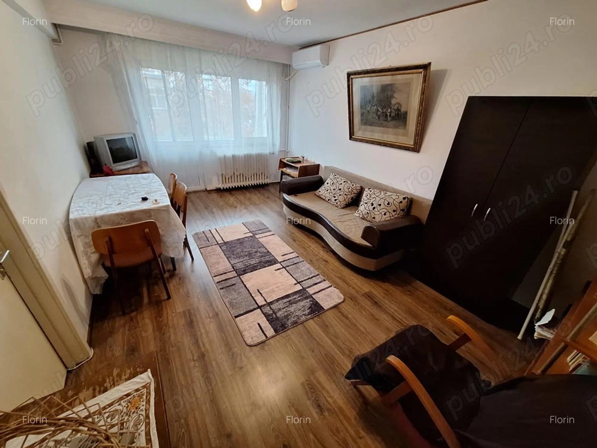 Inchiriez apartament renovat, zona centrala, 2 camere decomandate - 3