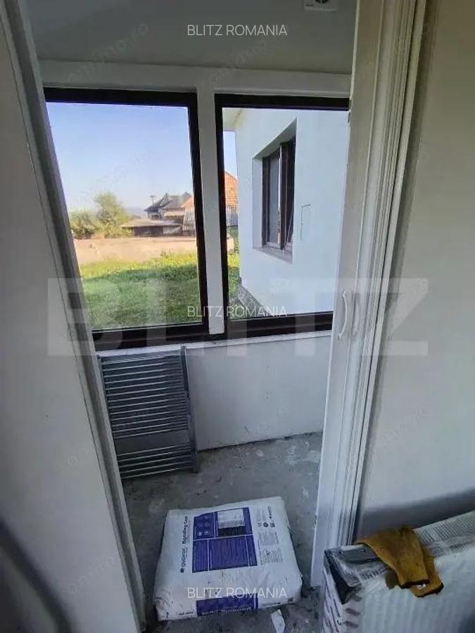 Casa cu 2 camere ?i living cu o gradina generoasa in suprafa?a de 4300 mp - 10