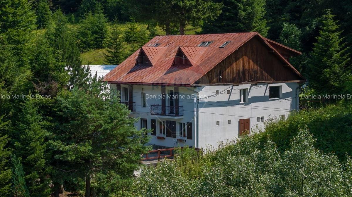 Vila cu potential turistic in Predeal privelisti si liniste montana - 1