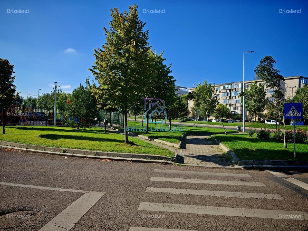 Doamna Ghica, bloc 2002, etaj 3/4, decomandat, doua bai - 2