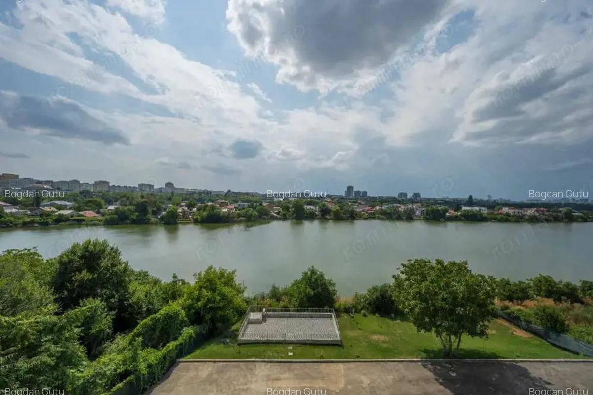 APARTAMENT CU TERASA GENEROASA SI VEDERE UNICA CATRE LAC - 1