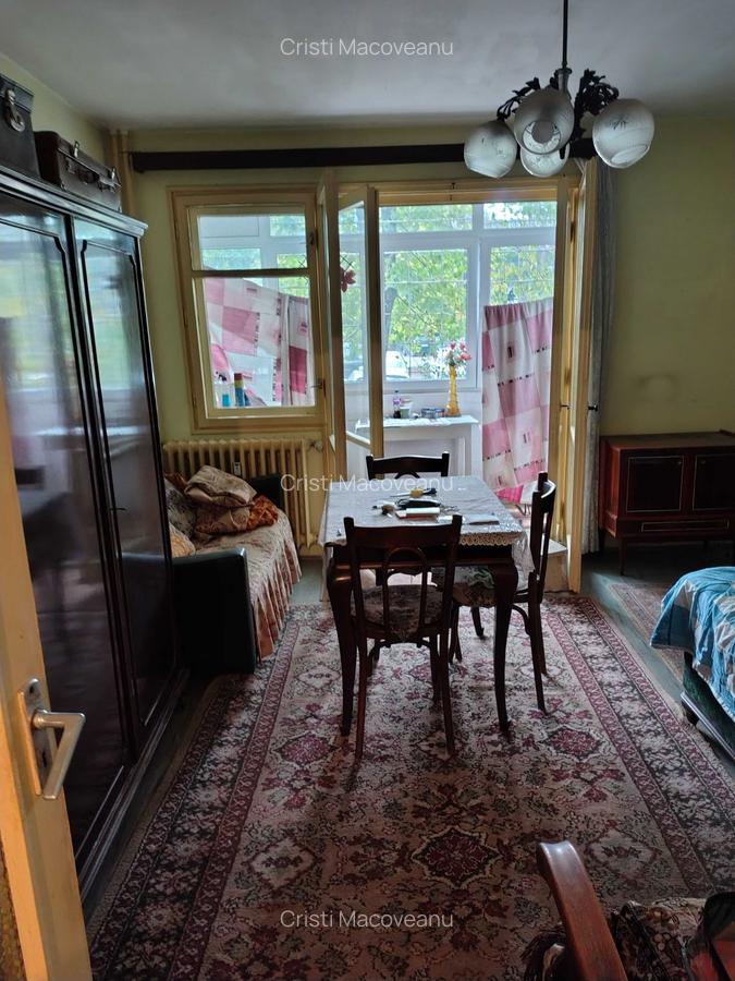 Garsoniera de vanzare in zona Costin Georgian-metrou - 1