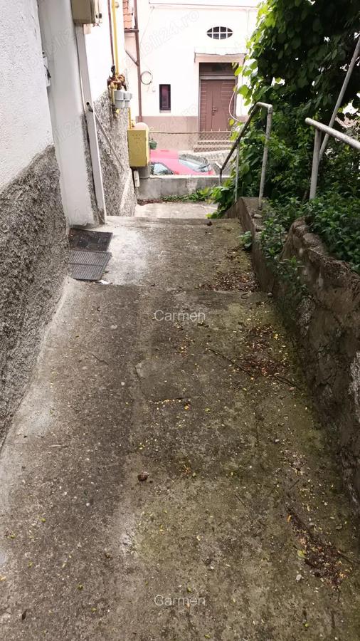 Vand urgent si negociabil apartament 2 camere in casa parter +etaj Brasov - 2