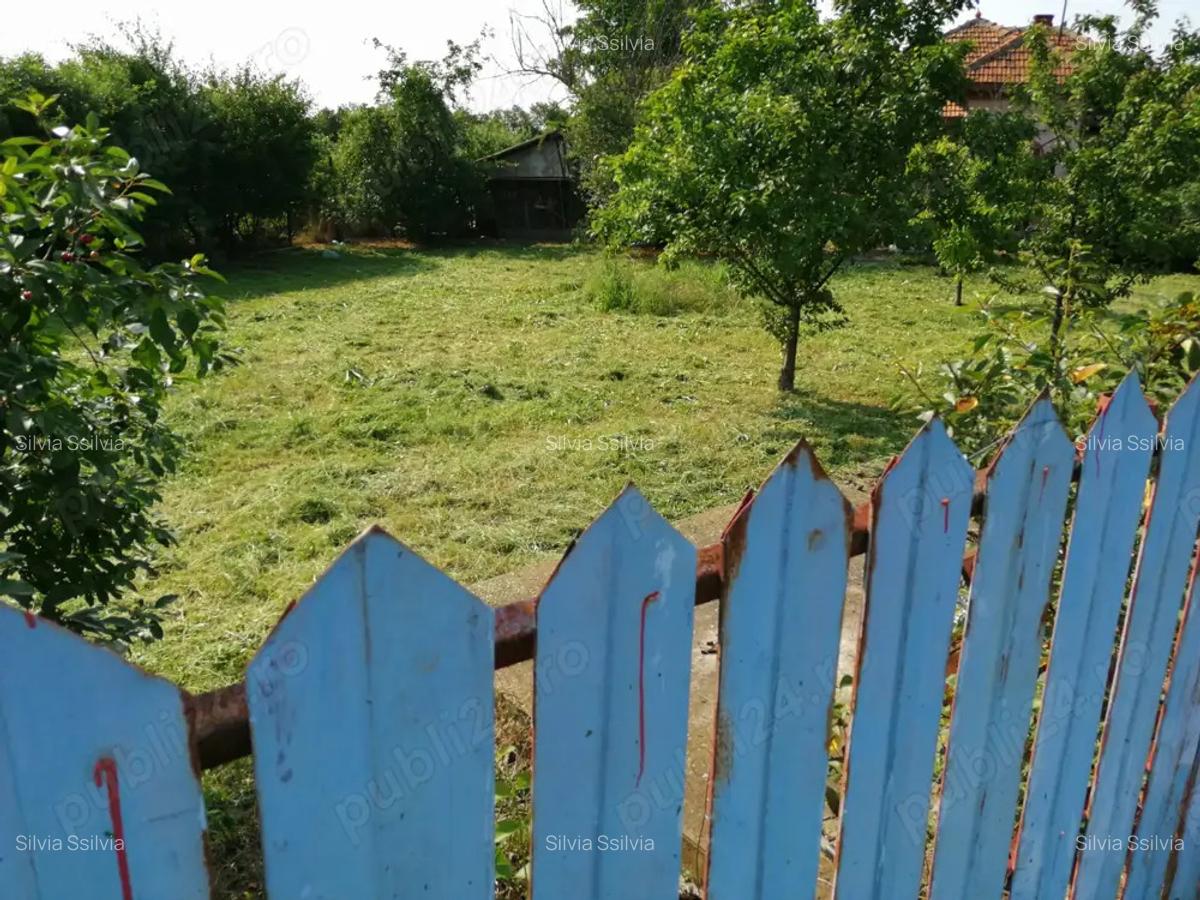 Teren intravilan de vanzare pe care se afla o casa batraneasca - 6