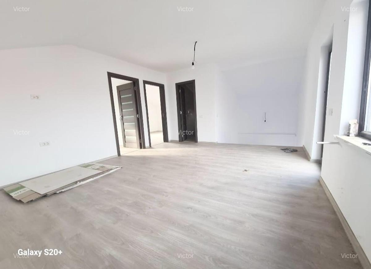 Navodari- casa p+m 4 dormitoare , living , 2 gr sanitare - 2