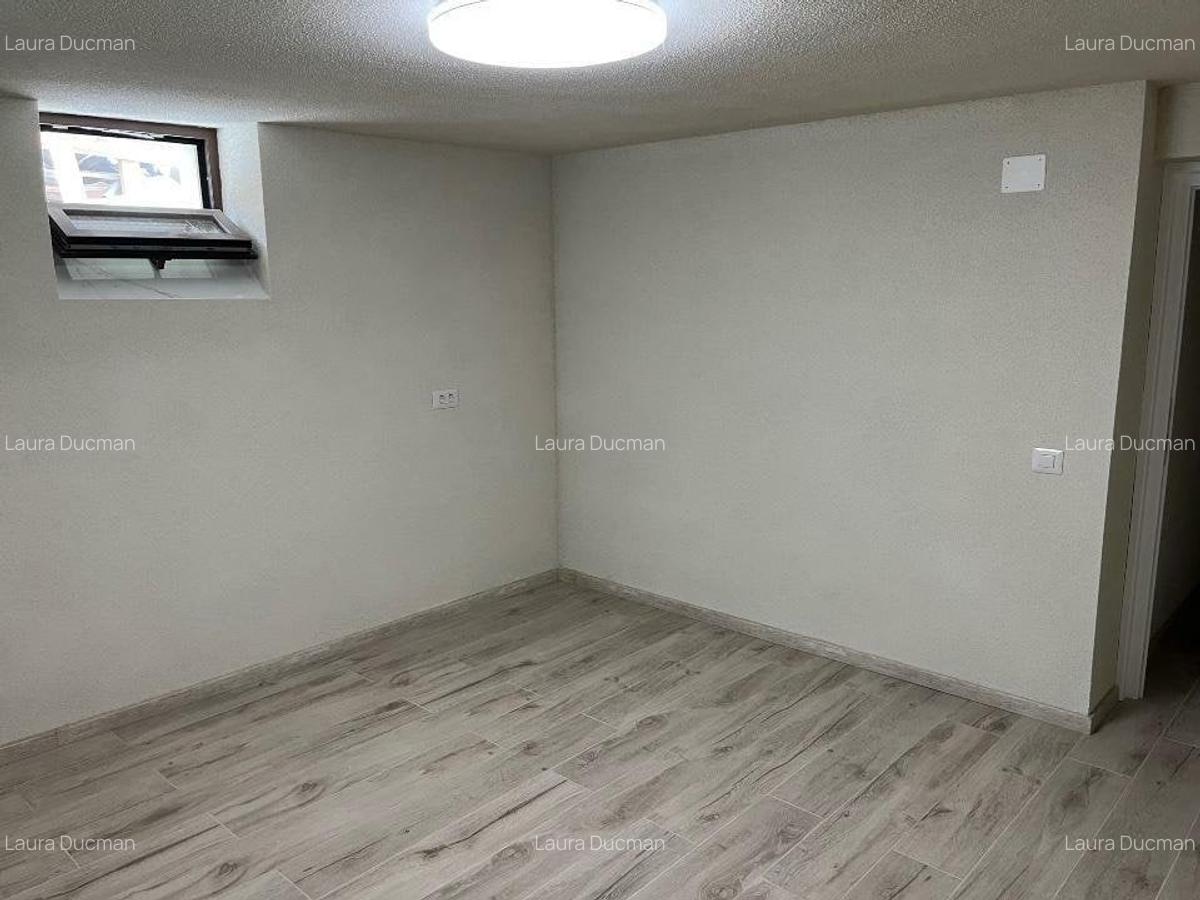 Spatiu emblematic situat in inima orasului pretabil activitati comerciale - 9
