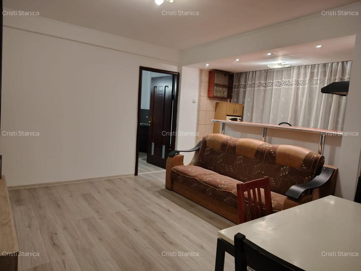 Eroii Revolutiei, doua minute metrou - 3