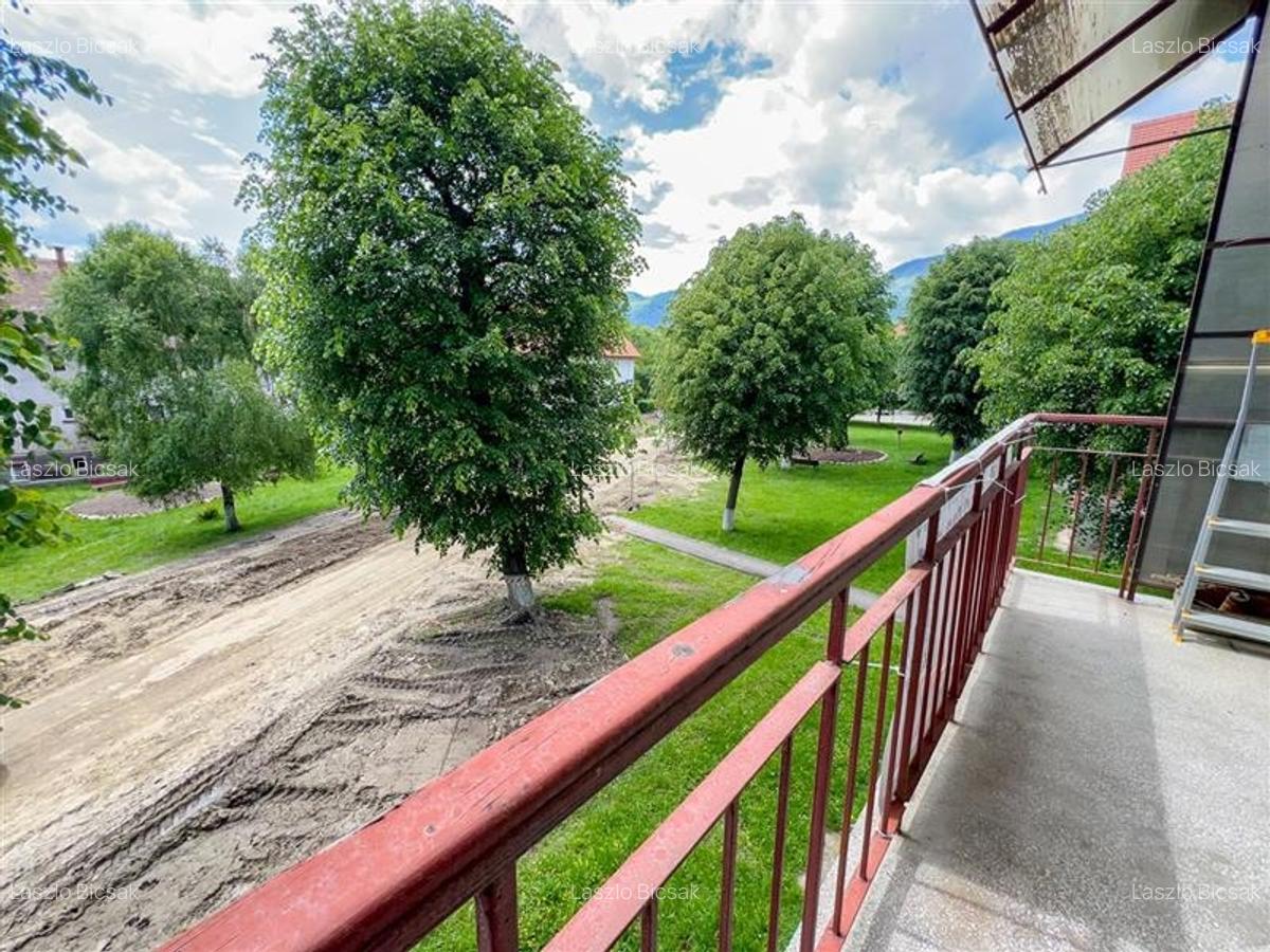Apartament cu 2 camere decomandat în Exterior Est - 1
