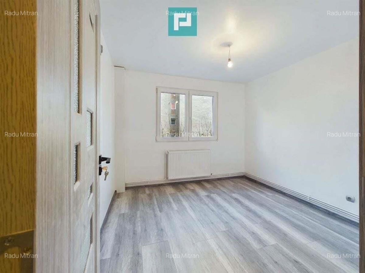 Apartament 3 camere pe str Hateg in Vlaicu - 17