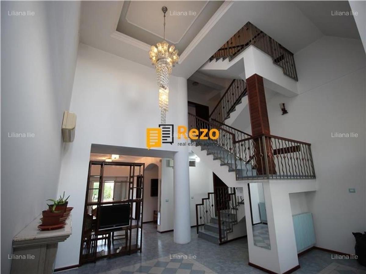 Vila impunatoare cu iesire la lac in Peris - 2