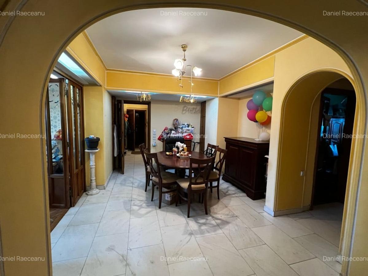Apartament cu 5 camere decomandat în Casa de Cultură - 4