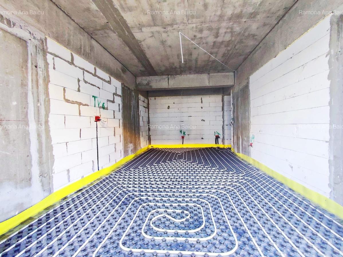 Apartament cu 4 camere decomandat în Titan - 13