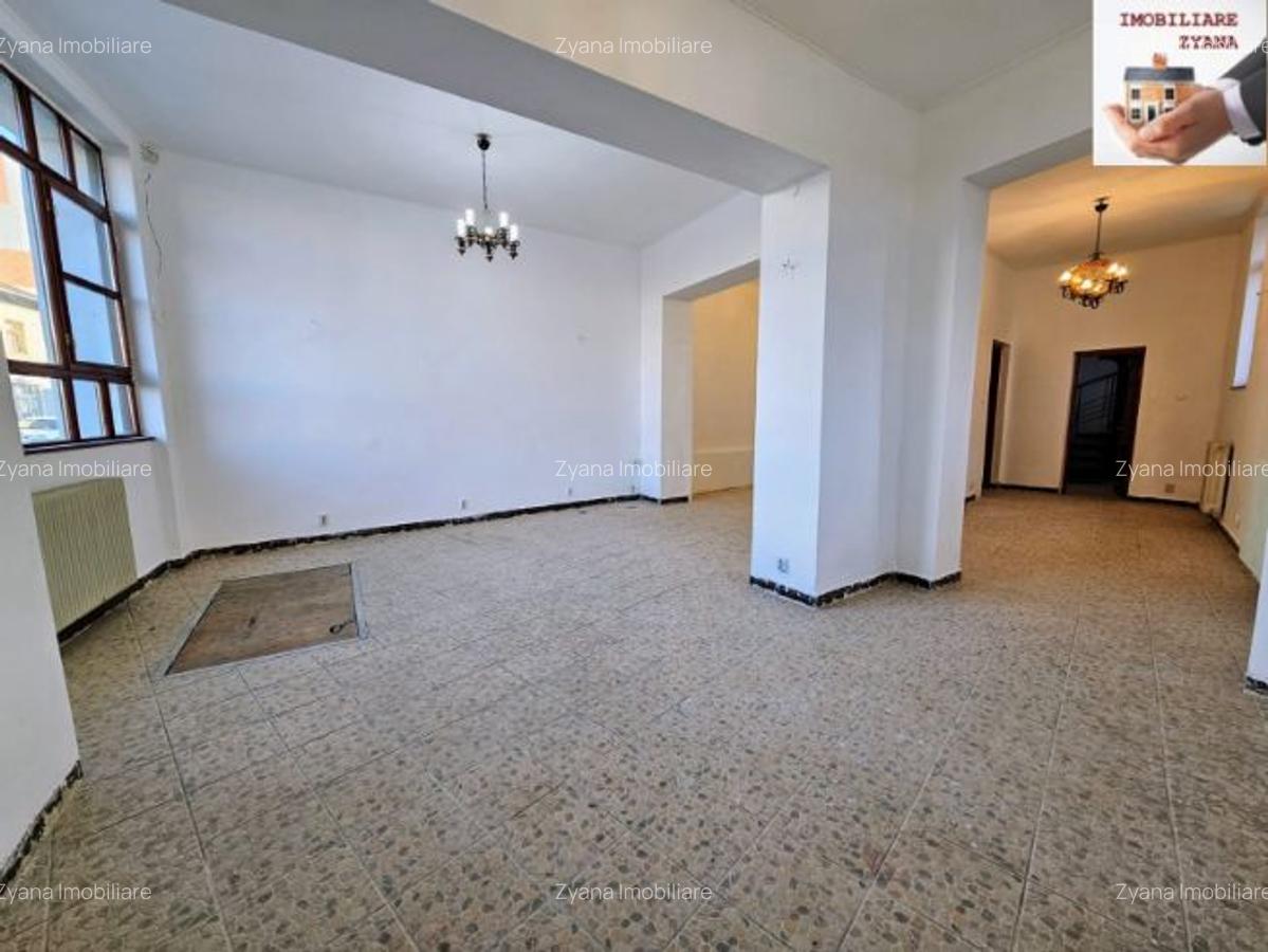 Bd. Unirii – Strada Traian  Vila / Spatiu Comercial Renovat, 10 camere, suprafata utila - 300 mp. - 4