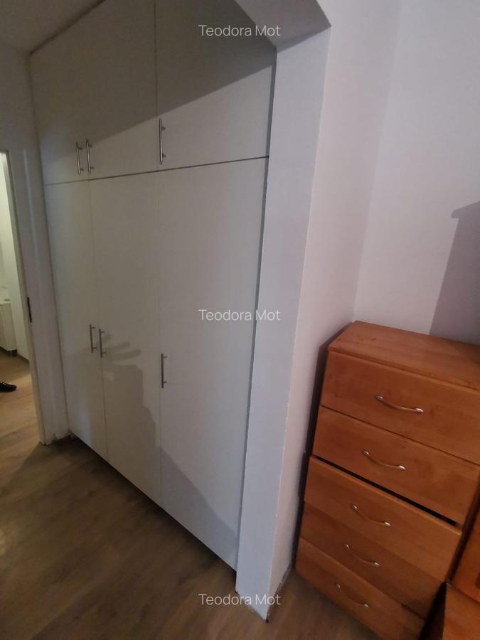 Apartament cu 4 camere decomandat în Dâmbovița - 9