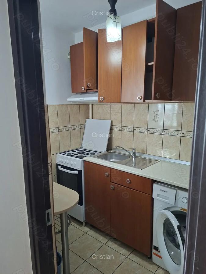 Direct proprietar Garsoniera Titan - 1