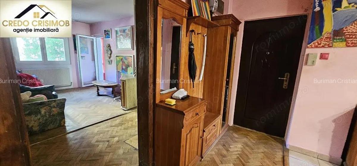 Vand apartament 4 camere etajul 1 zona Micro 4 - 11 Vand apartament 4 camere etajul 1 zona Micro 4 - 11