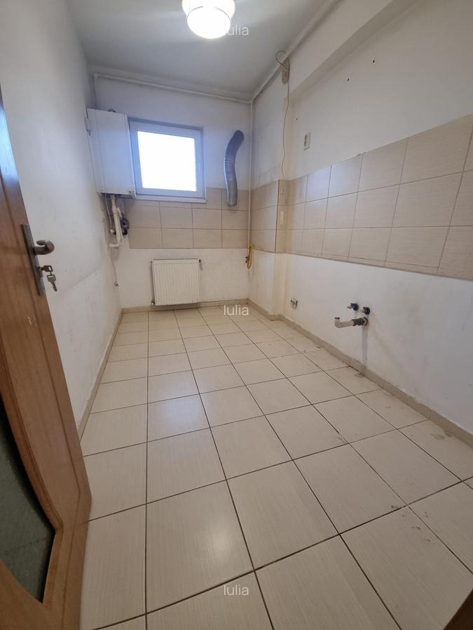 Apartament 2 camere decomandat, parcare, metrou 10 min, mutare imediata - 1