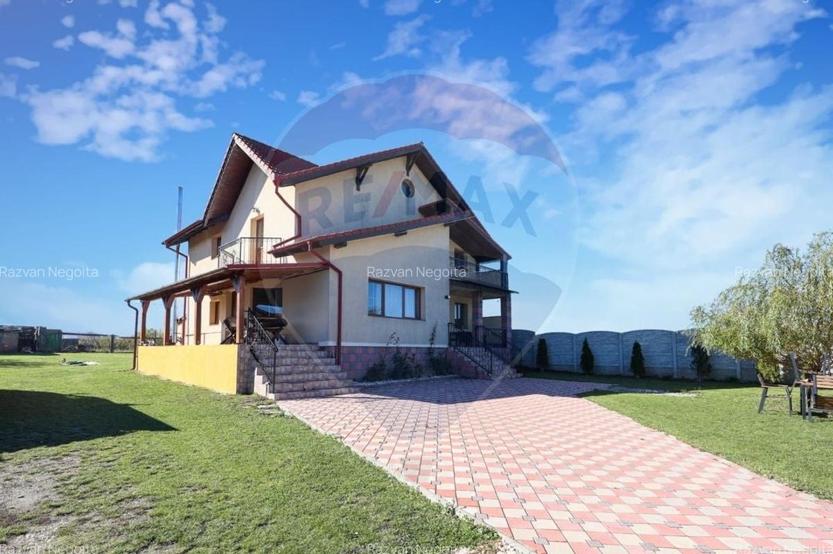 Casa 4 camere, mobilata si utilata, 2 389 m2. teren, Sanpetru! - 1