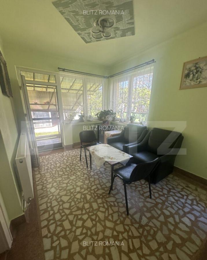 Doua case de vanzare cu 3 camere 120mp, intr-o curte de 536m - 2