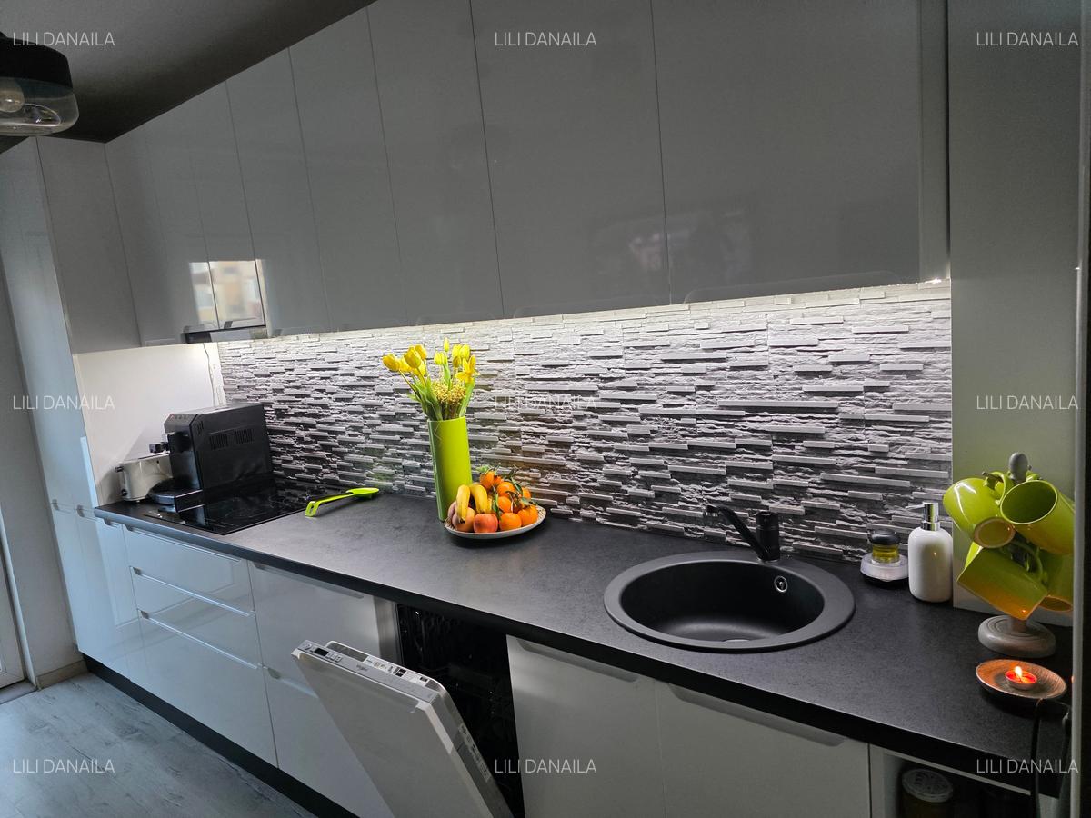 Vand apartament 4 camere et.1 Liliacului - 2