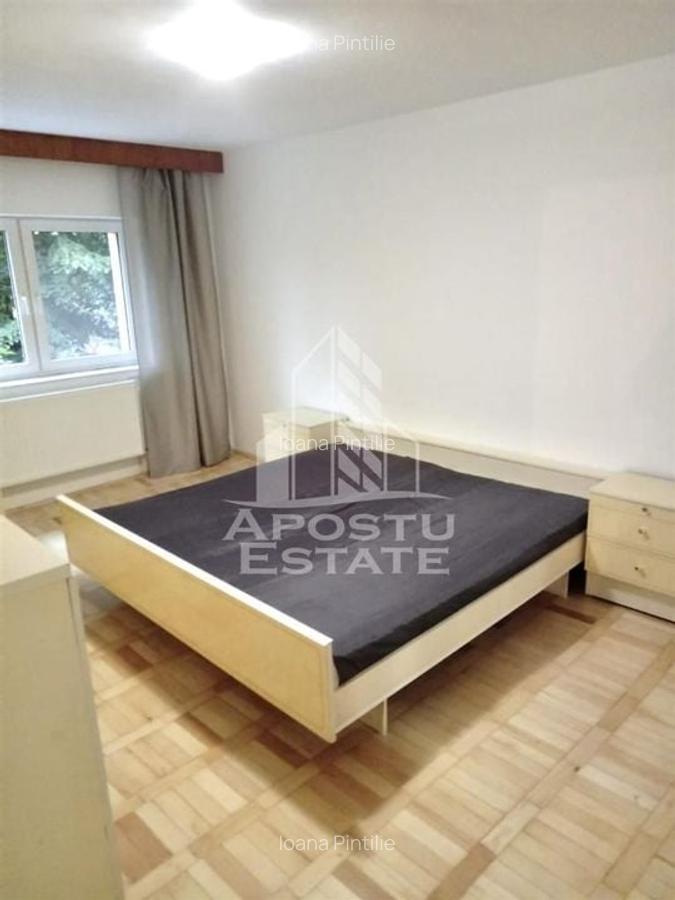 Apartament cu 2 camere, decomandat, zona Complex - 1