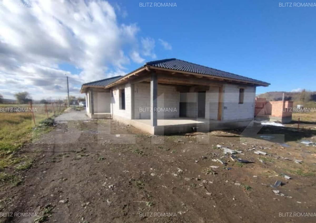 Casa cu 4 camere, 153 mp utili, teren 1000 mp extravilan, ut - 13