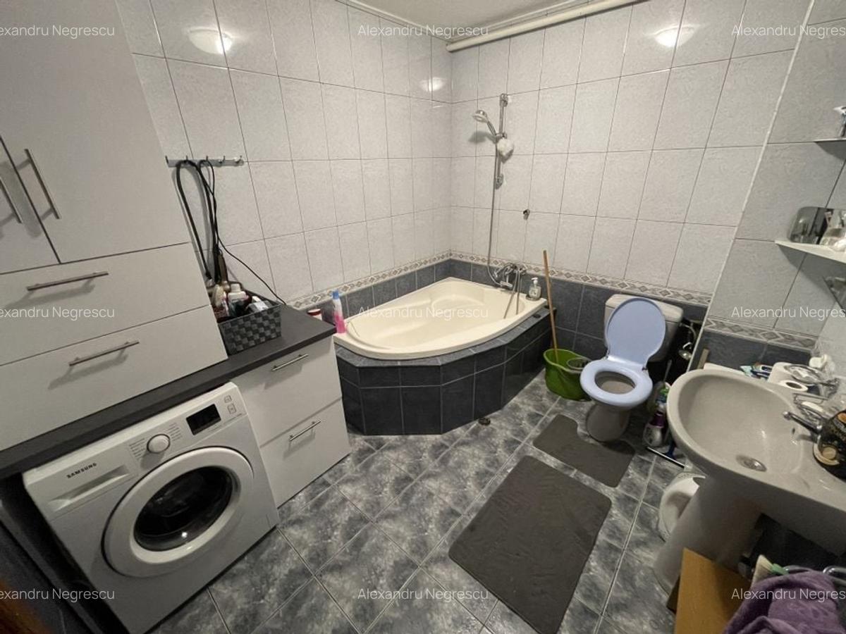 Casa S+P+E+M | 605 mp utili | 10 camere | 3 bucatarii | 4 bai | 3 terase | Garaj - 33