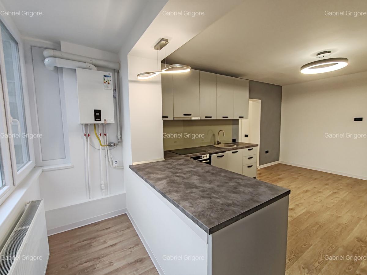 Apartament 2 camere liber la vanzare, recent renovat intrare Tractorul - 1