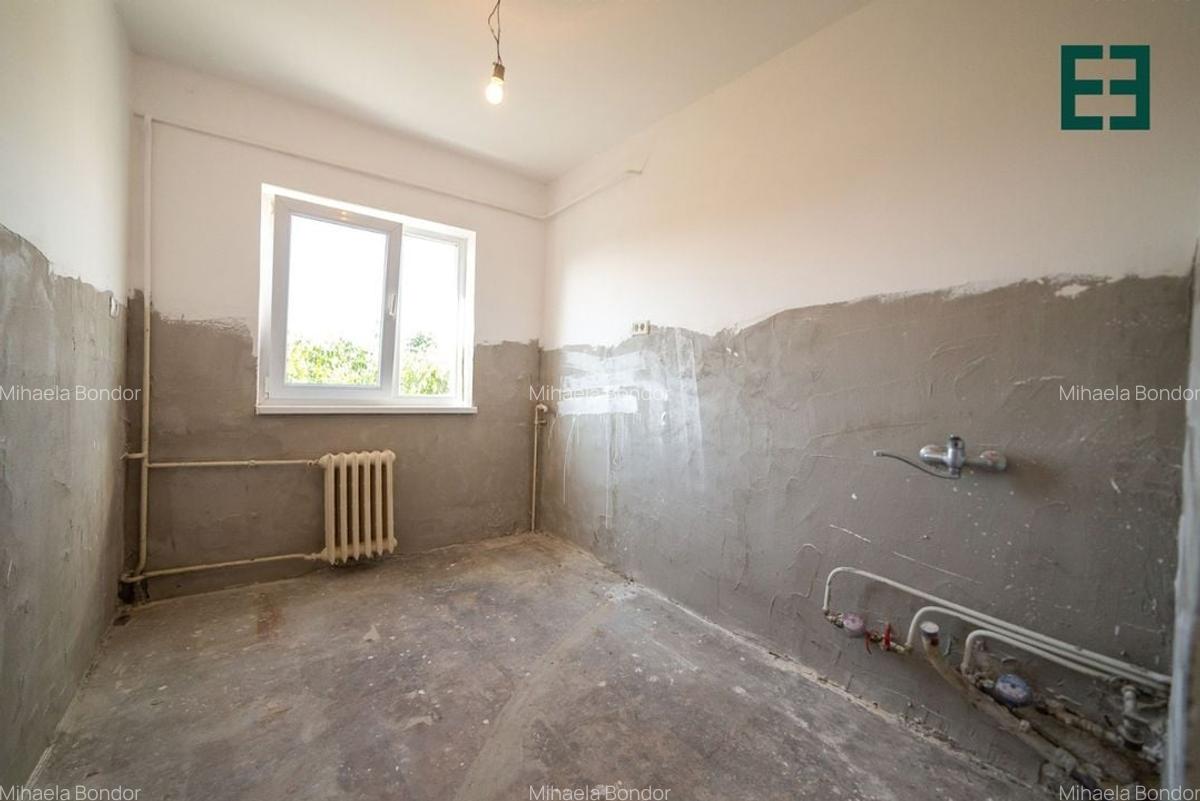 Apartament cu 3 camere etajul 4 Cartierul A. Vlaicu - Arad - 9