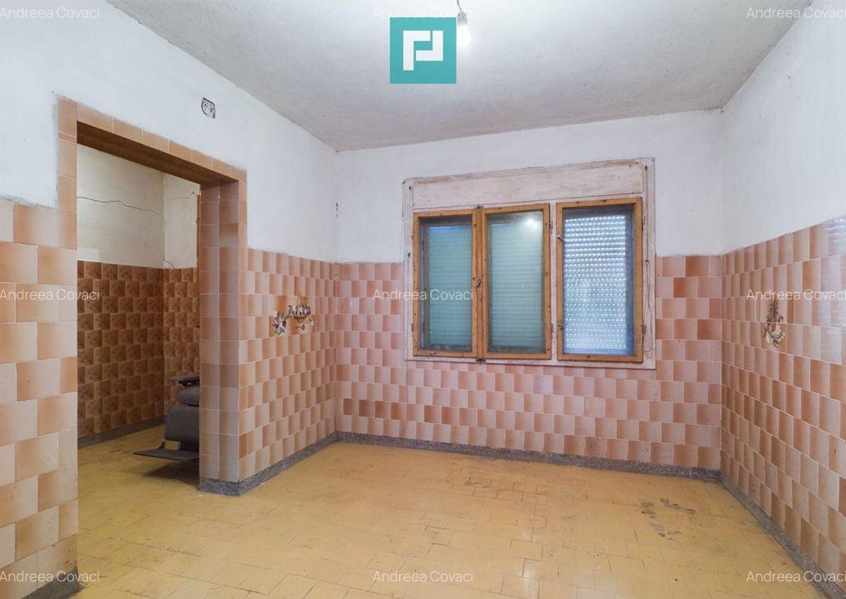 Casa cu 8 Camere in Salajeni - 10