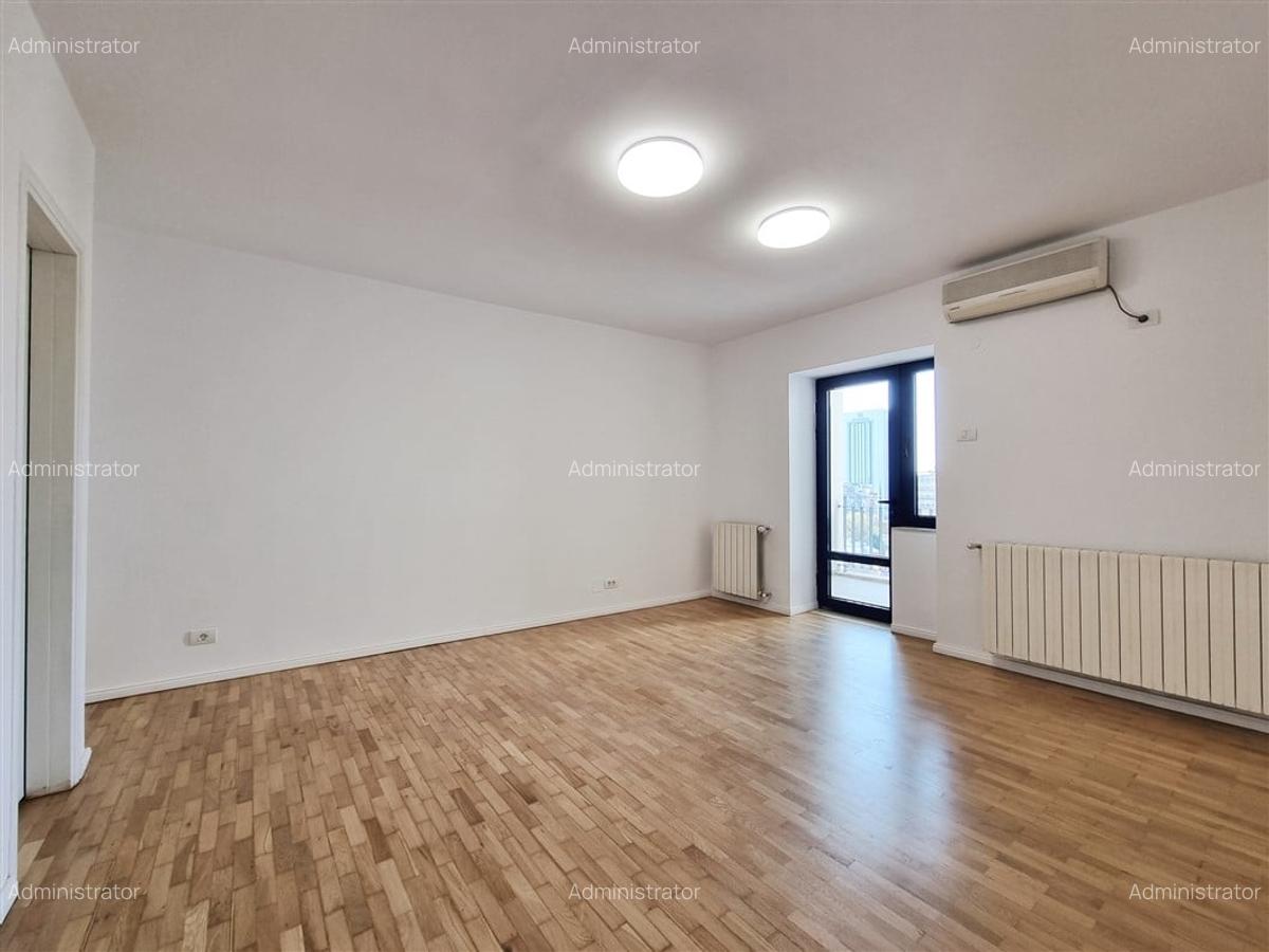 Apartament cu 4 camere decomandat în Polonă - 8