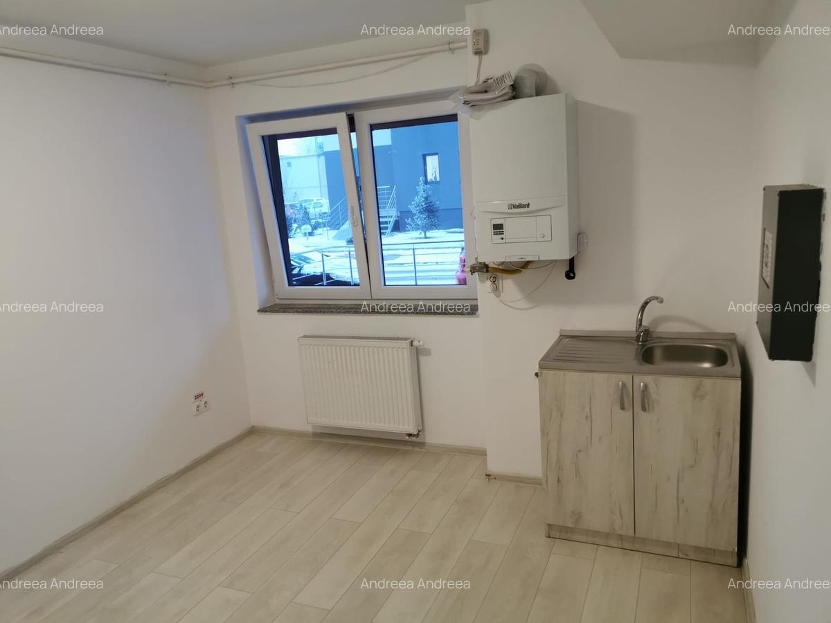 Spatiu comercial de vanzare zona Tractorul bloc nou - 9