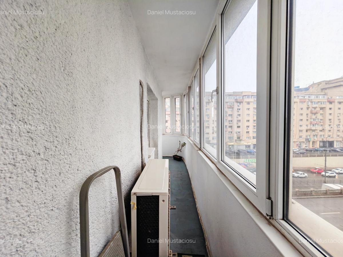 Piata Victoriei | vis a vis de metr.| Spatioasa in bl.anvelopat,vedere in piata - 7