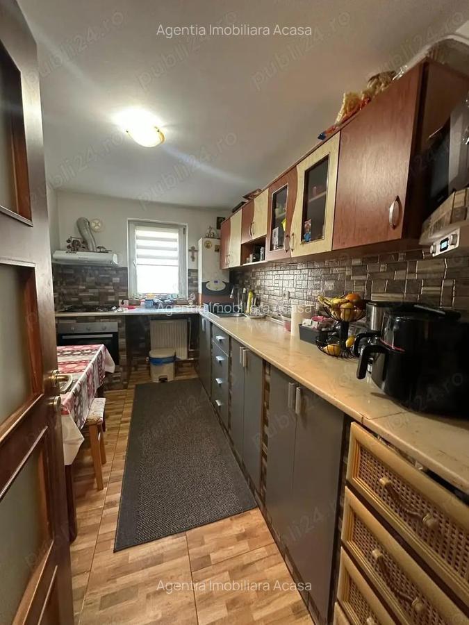 De vanzare apartament cu 4 camere, 2 balcoane, 2 boxe, etajul 2 - 8