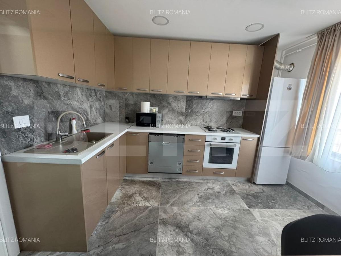 Apartament de vanzare, cu 3 camere, 82 mp, zona scolii - 2
