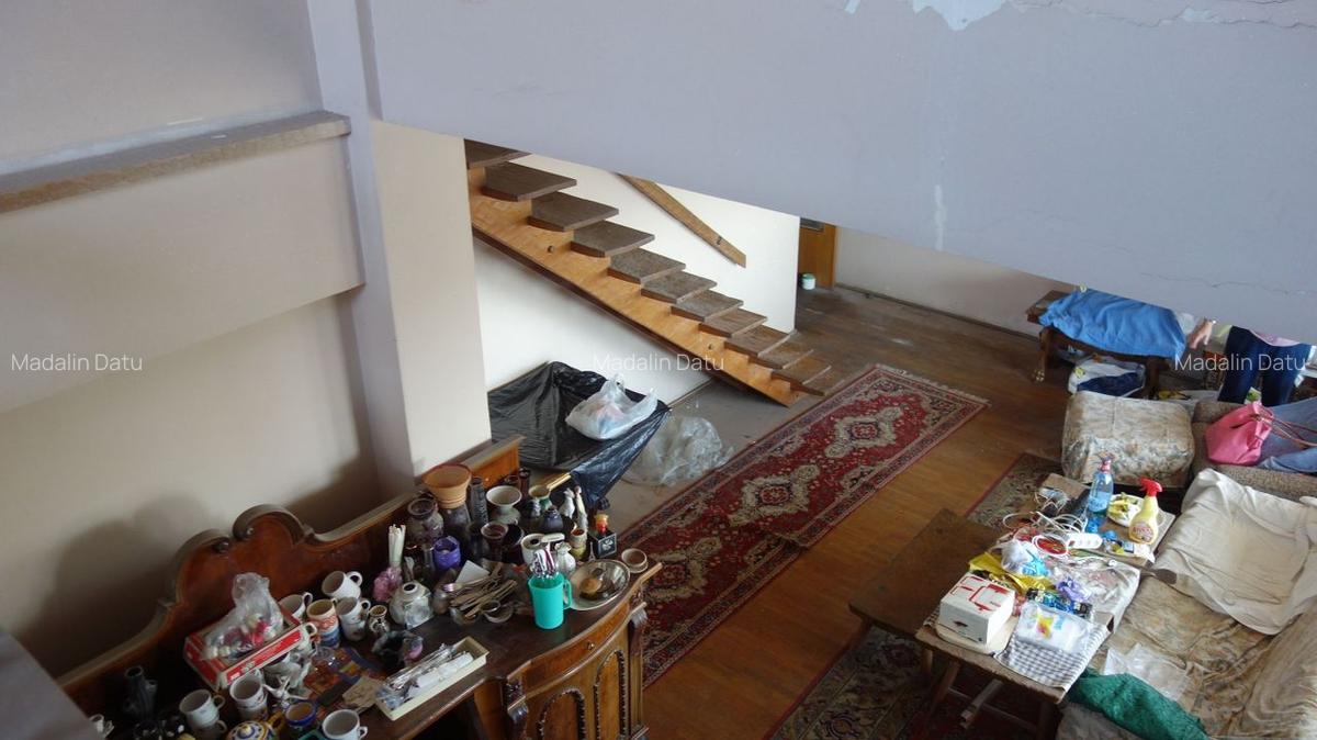 Calea  Victoriei-Piata Sfintii Voievozi: 171mp+55 mp terasa - 2