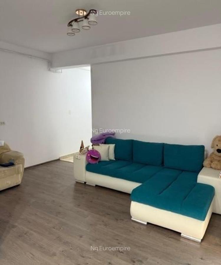 Apartament de vânzare cu 2 camere, zona KM 5-Veterani - 1