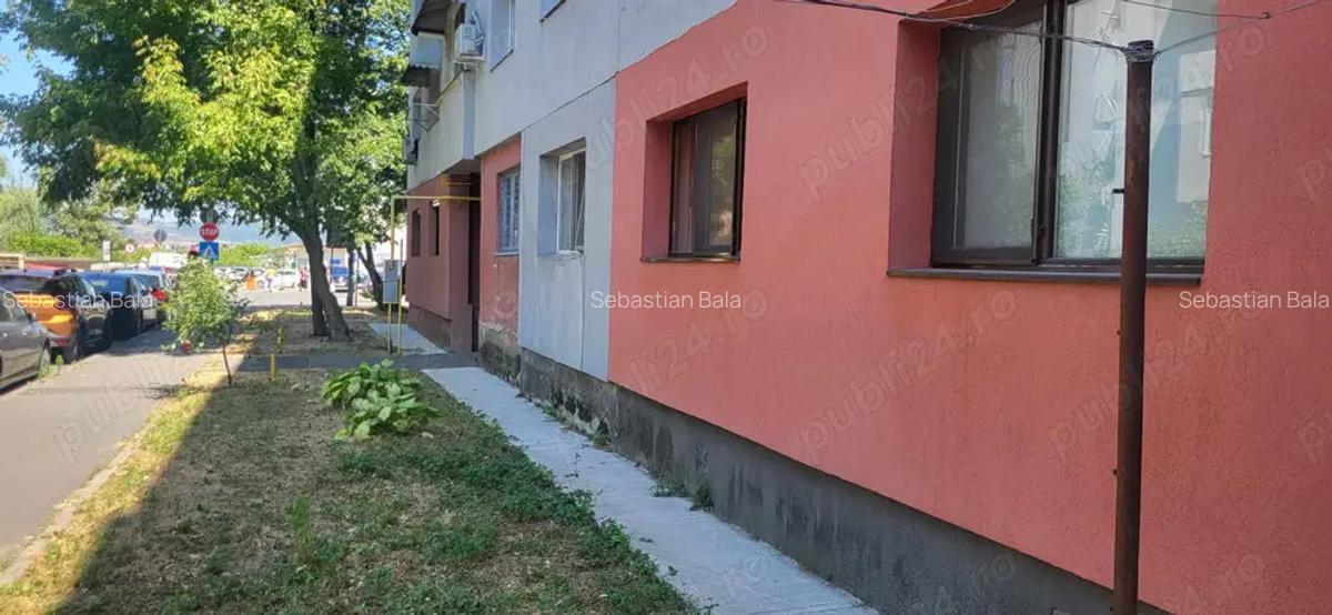 Apartament spa?ios cu 3 dormitoare + living 70 mp2 - 3
