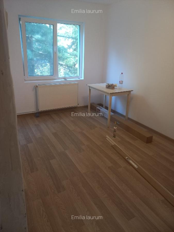 Proprietar vând apartament 3 camere, 2 balcoane,renovat - 2