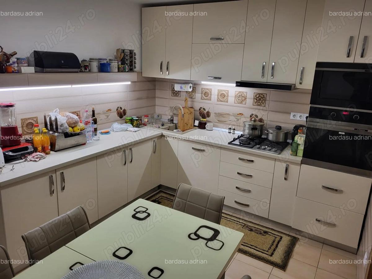 Vand casa cu piscina interioara - 8