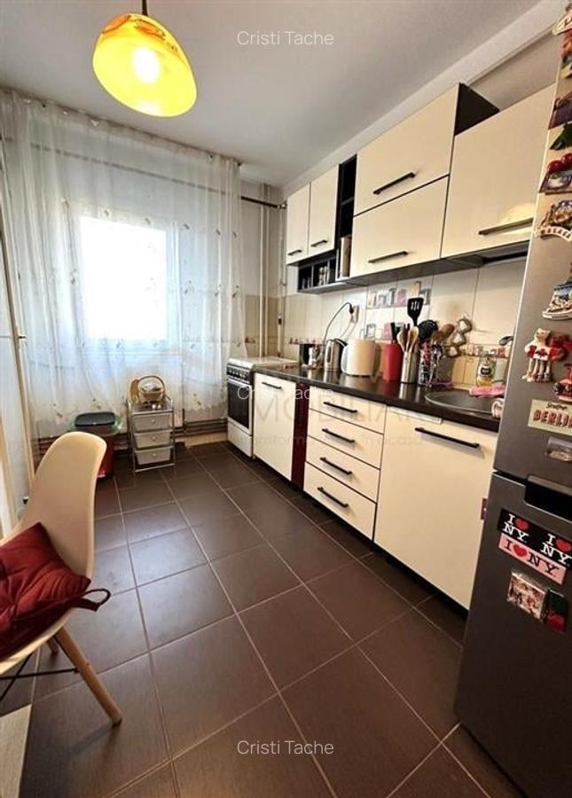 SIMION BARNUTIU - 3 cam - 2 bai - centrala proprie - ETAJ 2 - GARAJ SUB BLOC+BOX - 2