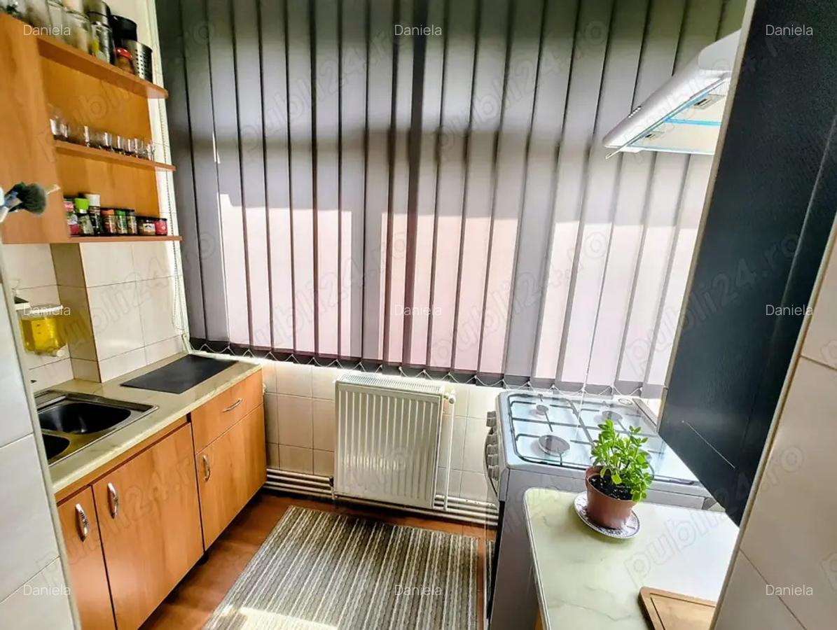 Proprietar vand apartament 2 camere etaj 1, 50 mp, decomandat - str Victoriei aproape de mall - 9
