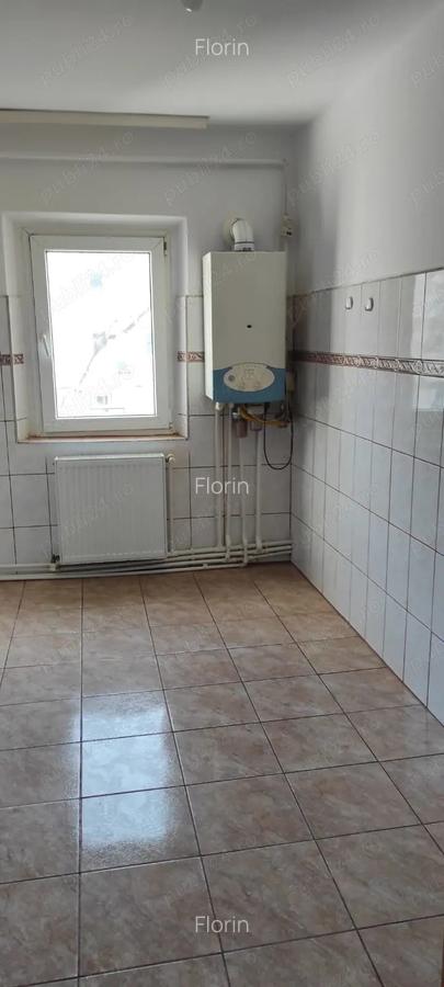 Apartament 3 camere, decomandat, CENTRALA proprie, Nemobilat - 2
