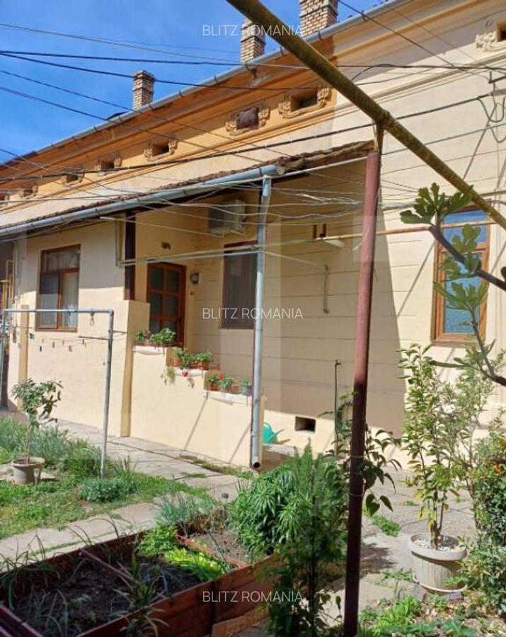 Apartament de vanzare, cu 2 camere, 80 mp, renovat, curte co - 2
