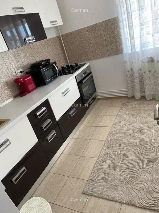 Inchiriez apartament 2 camere , decomandat zona Lenin - 2