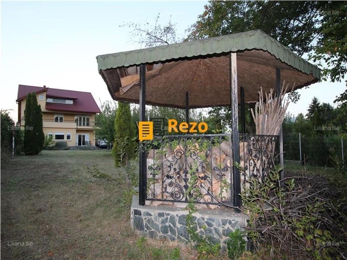 Vila impunatoare cu iesire la lac in Peris - 16