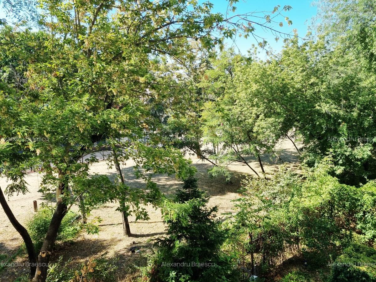 Apartament cu trei camere  zona Tiglina 1 et. 2 DECOMANDAT + GARAJ langa bloc - 9