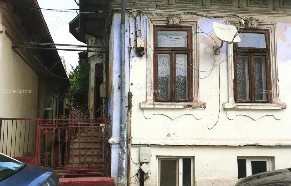 Vanzare teren ?i construc?ie, zona centrala hala traian - 2